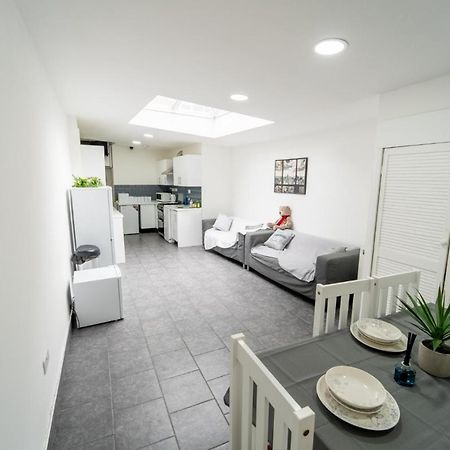 Stay Sa Equipped Studios Next To Uob And Qe! Birmingham Dış mekan fotoğraf