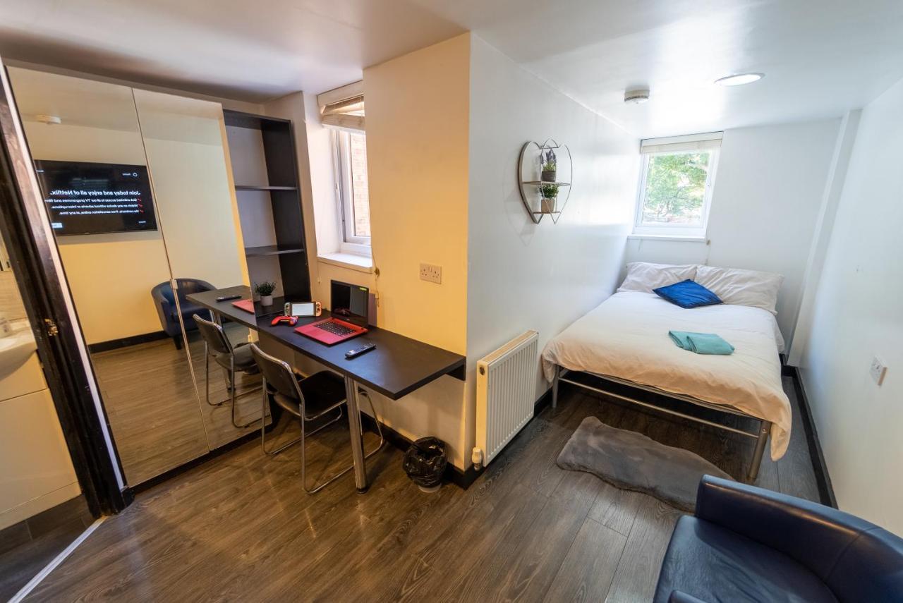 Stay Sa Equipped Studios Next To Uob And Qe! Birmingham Dış mekan fotoğraf