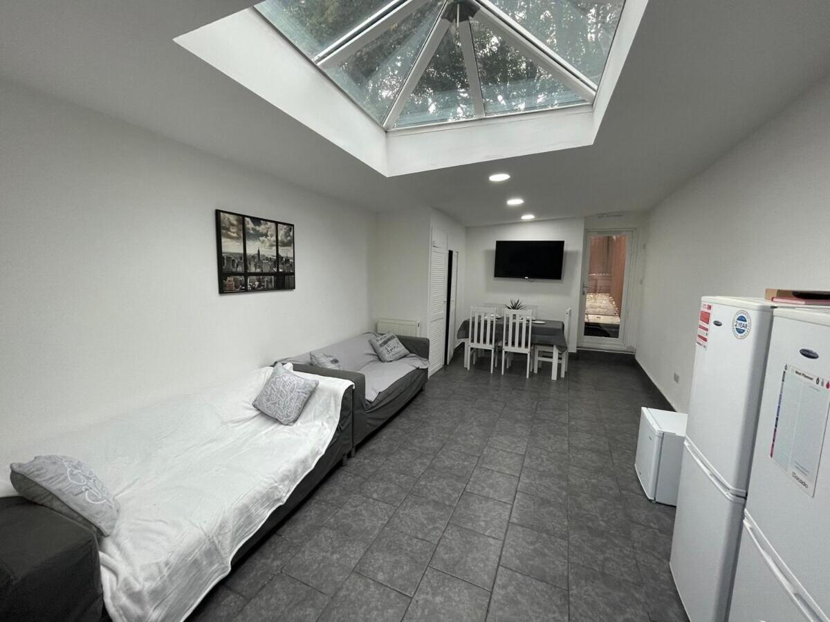 Stay Sa Equipped Studios Next To Uob And Qe! Birmingham Dış mekan fotoğraf